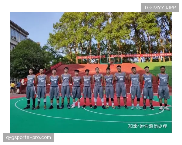 新手必看：篮球比赛中脚踢球违例的判定标准与正确解读