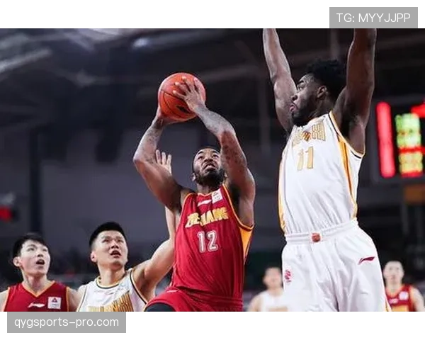 篮球新手必看：什么情况构成防守犯规详解